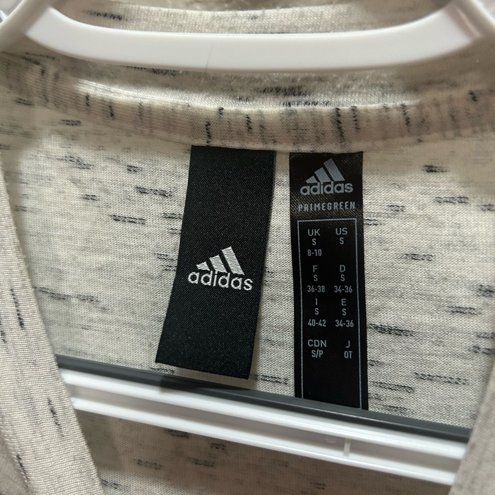 Adidas Women’s Heathered Gray T-Shirt with Black Logo - Picture 5 of 6